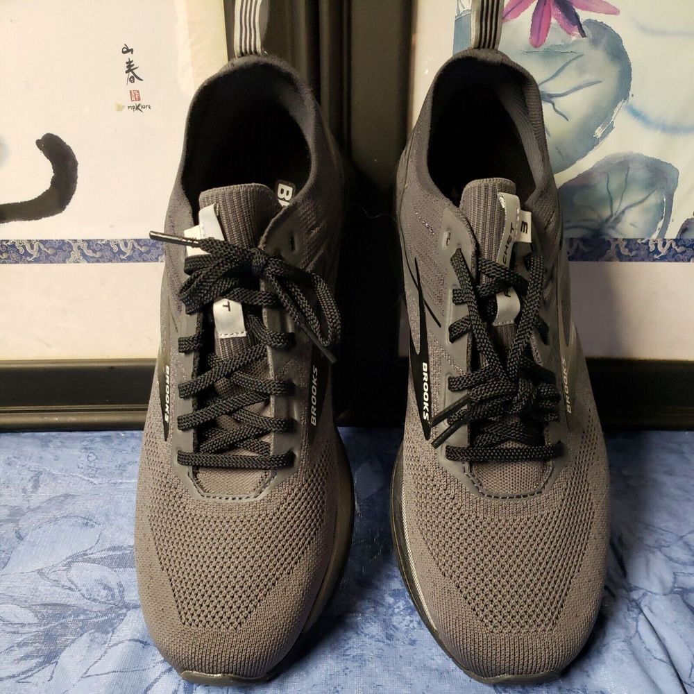 Brooks Ricochet 3 women Sz 12 Neutral Running Shoe grey/ Ebony 110361-1D-009